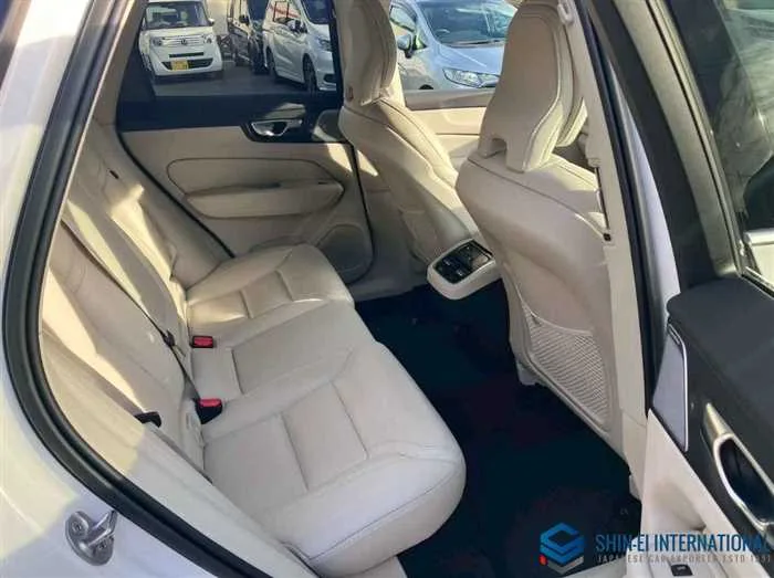 Volvo XC60 B5 AWD Inscription 4WD/Panoramic SR 2022 — миниатюра 3