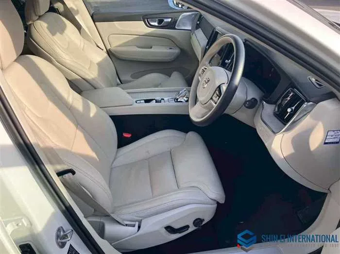 Volvo XC60 B5 AWD Inscription 4WD/Panoramic SR 2022 — миниатюра 5