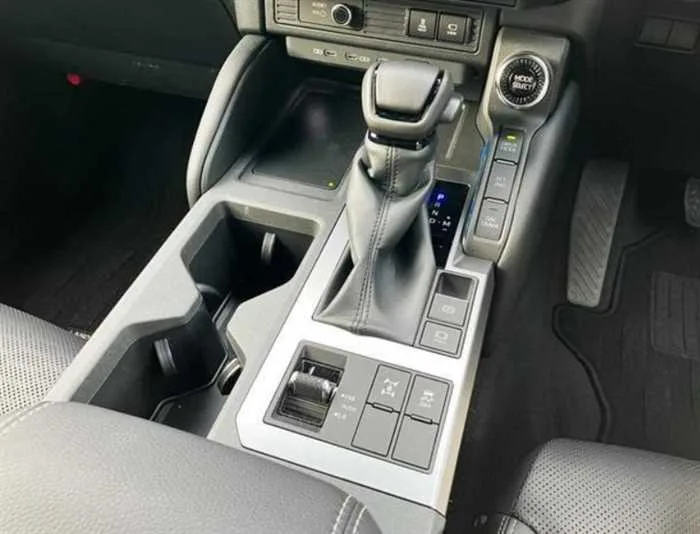 Toyota Land Cruiser 250 VX MODELISTA DIESEL 7-SEATS 2024 — миниатюра 4