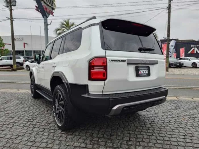 Toyota Land Cruiser 250 VX MODELISTA DIESEL 7-SEATS 2024 — миниатюра 2