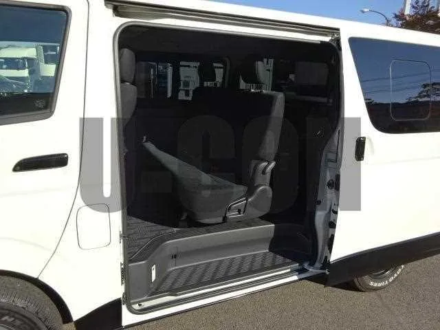 Toyota Hiace Van 2022 — миниатюра 4