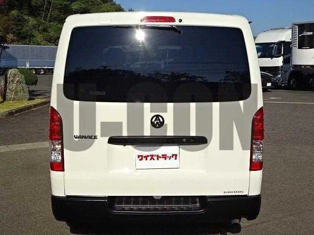 Toyota Hiace Van 2022 — миниатюра 5