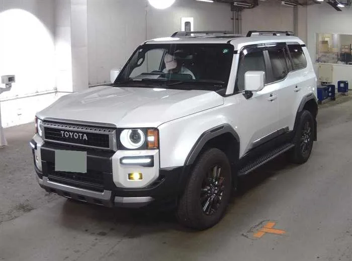 Toyota Land Cruiser 250 VX MODELISTA 7-SEATS 2024 — миниатюра 2