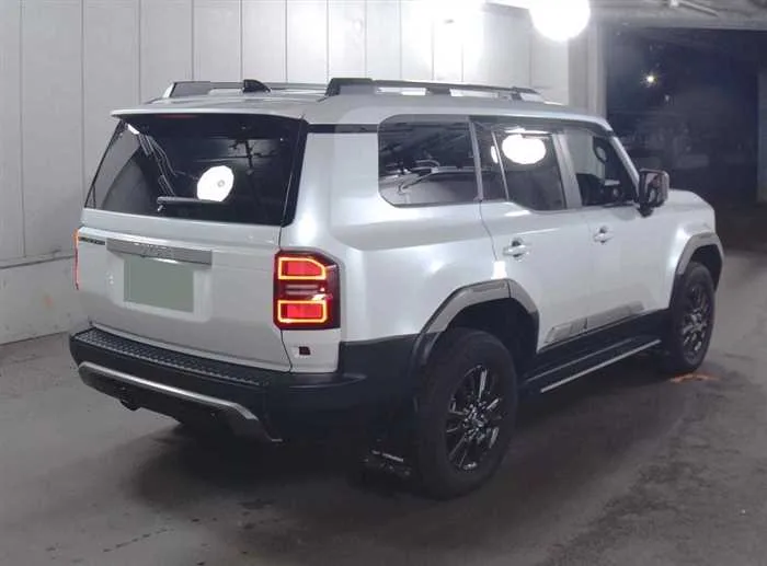 Toyota Land Cruiser 250 VX MODELISTA 7-SEATS 2024 — миниатюра 4