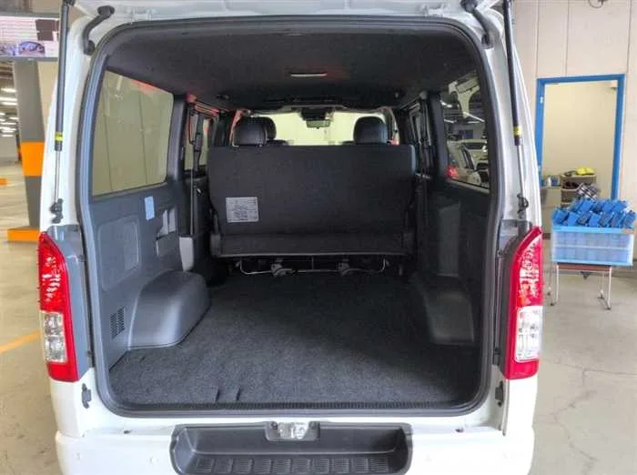 Toyota Hiace Van LONG SUPER GL DARK PRIME 2 2025 — миниатюра 3