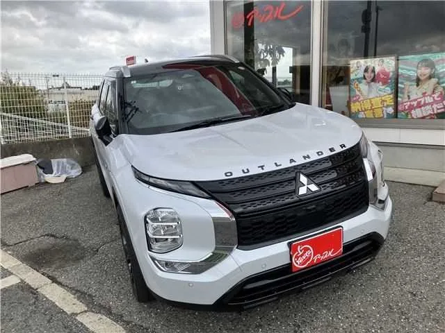Mitsubishi Outlander BlackEdition 2023 — миниатюра 2