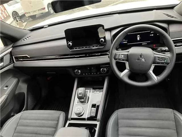 Mitsubishi Outlander BlackEdition 2023 — миниатюра 3
