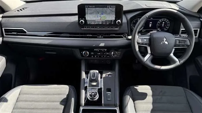 Mitsubishi OUTLANDER PHEV G 2023 — миниатюра 5