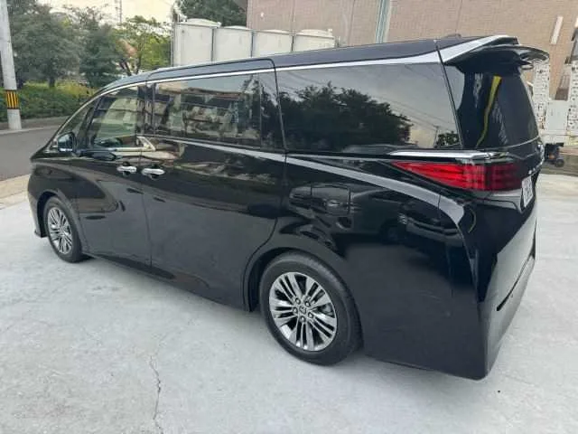 Toyota Alphard G ZBus 2024 — миниатюра 3