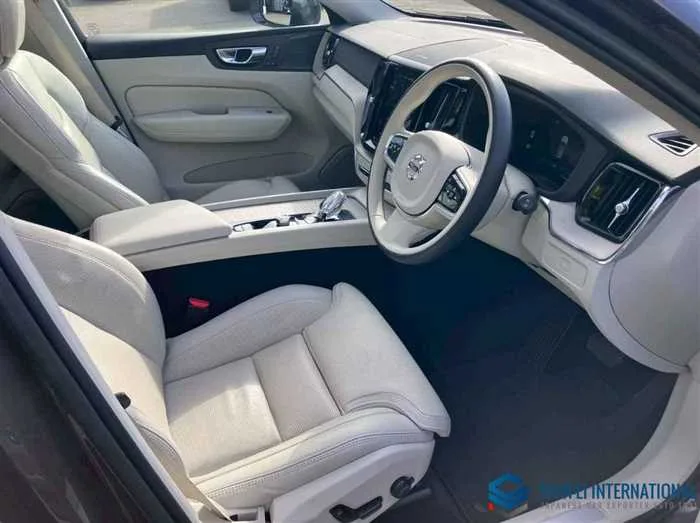 Volvo XC60 ULTIMATE B5 AWD 4WD/Panoramic SR 2022 — миниатюра 5