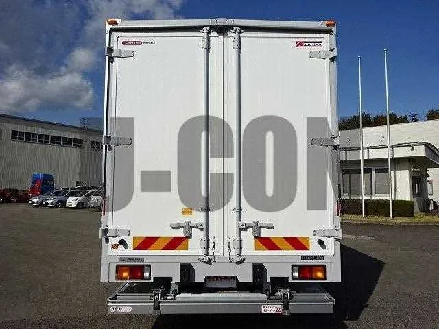 Mitsubishi Fuso Fighter 2024 — миниатюра 5