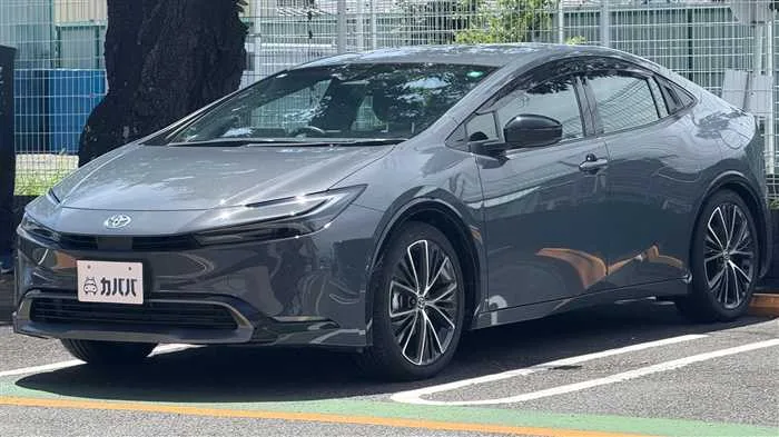 Toyota Prius Z 2024 — фото 1, купить с доставкой в Москву