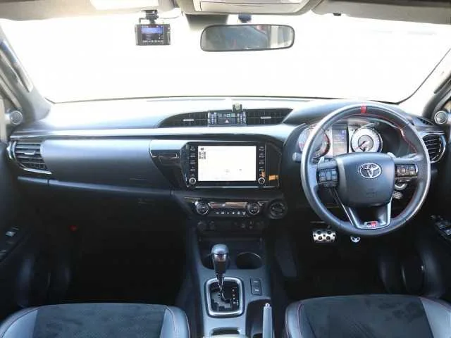 Toyota Hilux 2022 — миниатюра 2
