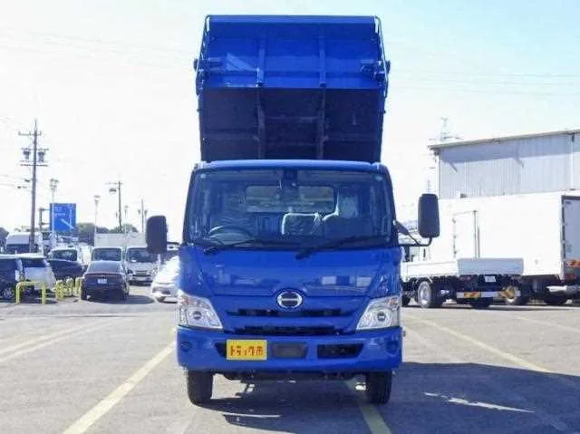 Hino Dutro 2022 — миниатюра 2