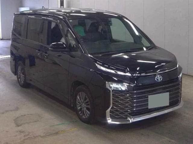 Toyota Voxy 2022 — фото 1, купить с доставкой в Москву