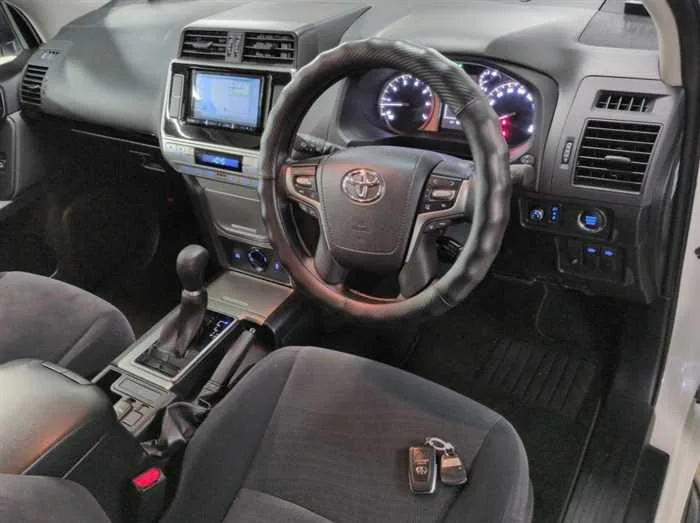 Toyota Land Cruiser Prado TX 7-SEATS 2022 — миниатюра 5