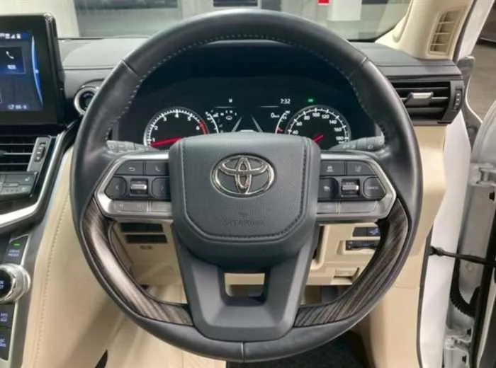 Toyota Land Cruiser ZX *JBL*SUNROOF*7-SEATS 2024 — миниатюра 3