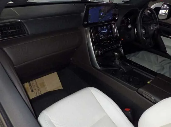 Lexus LX LX600 *MODELISTA*MARK LEVINSON*REAR ENTERTAINMENT* 2024 — миниатюра 5