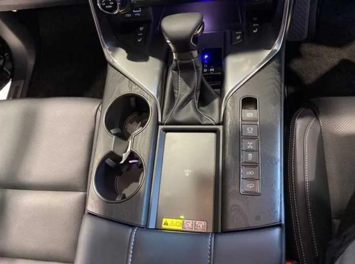 Lexus LX LX600 *MODELISTA*MARK LEVINSON*REAR ENTERTAINMENT* 2024 — миниатюра 5