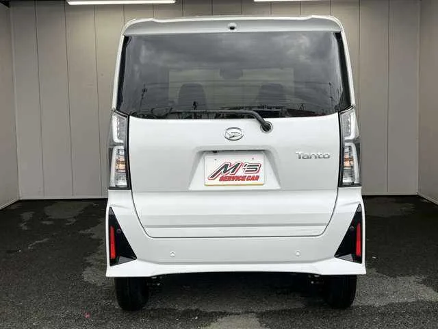 Daihatsu Tanto Custom 2024 — миниатюра 3