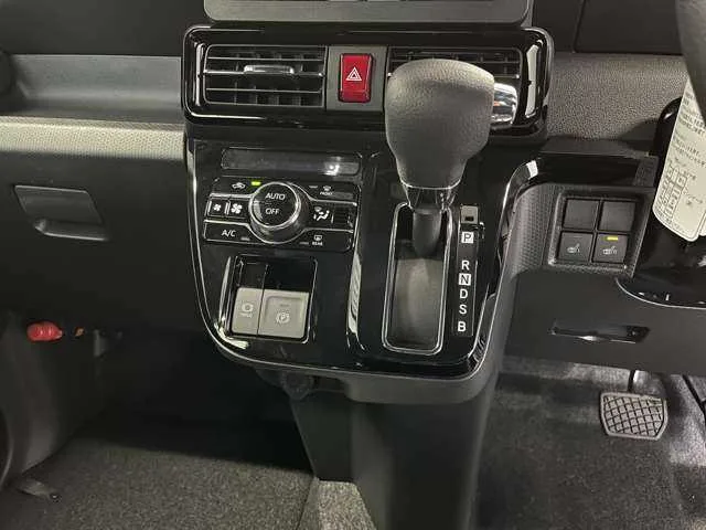 Daihatsu Tanto Custom 2024 — миниатюра 4