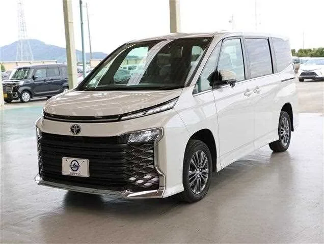 Toyota Voxy S-Z 4WD 2024 — фото 1, купить с доставкой в Москву