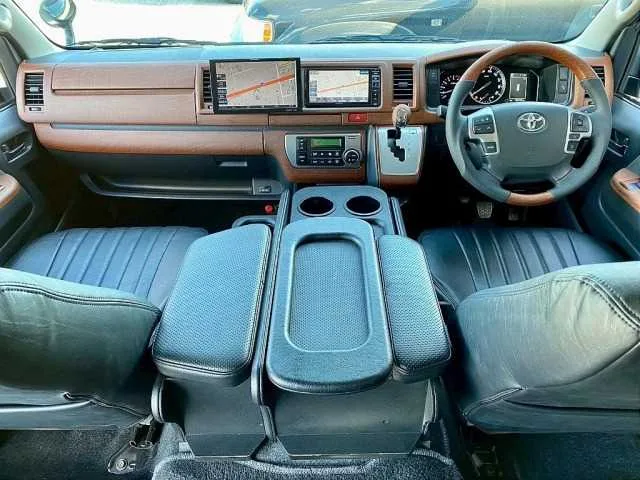Toyota Hiace Wagon 2022 — миниатюра 2