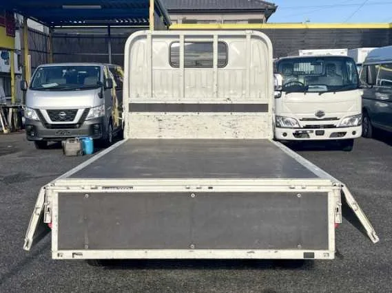 Hino Dutro 2023 — миниатюра 2
