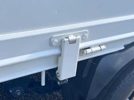 Hino Dutro 2023 — миниатюра 5