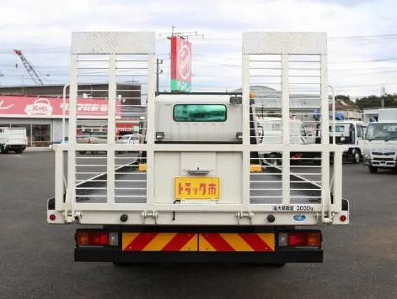 Hino Dutro 2022 — миниатюра 2