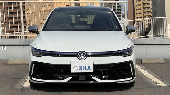Volkswagen Golf R 2025 — миниатюра 2