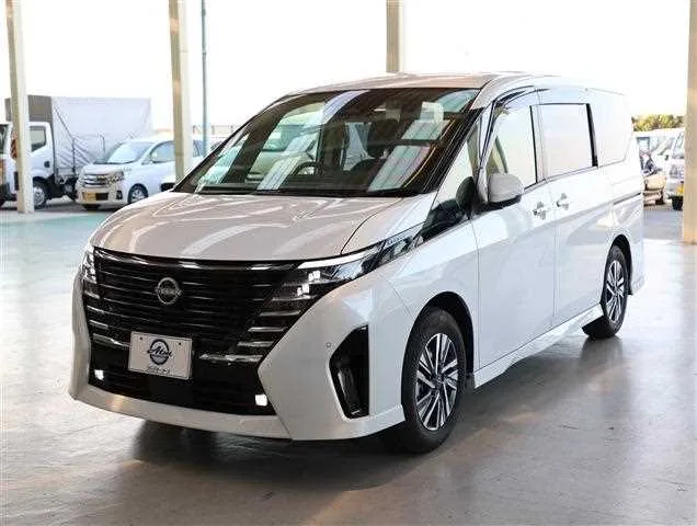 Nissan Serena e-POWER Highway Star V 2024 — фото 1, купить с доставкой в Москву