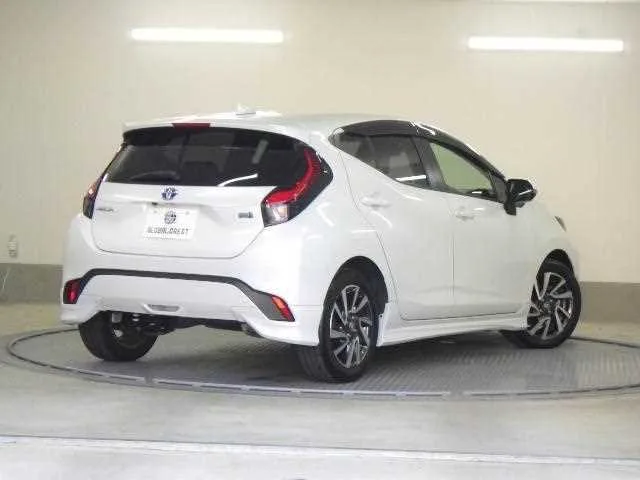 Toyota AQUA 2022 — миниатюра 2