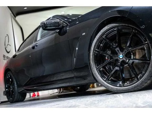 BMW 8 Series 2023 — миниатюра 3