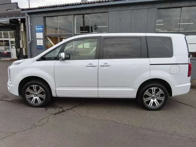 Mitsubishi Delica D5 2025 — миниатюра 3