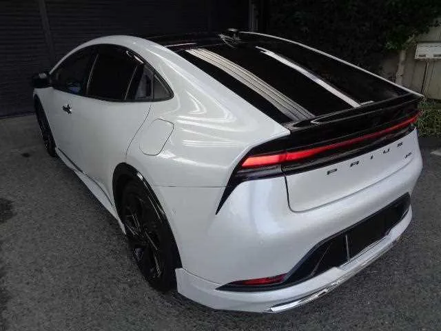 Toyota Prius 2023 — миниатюра 2