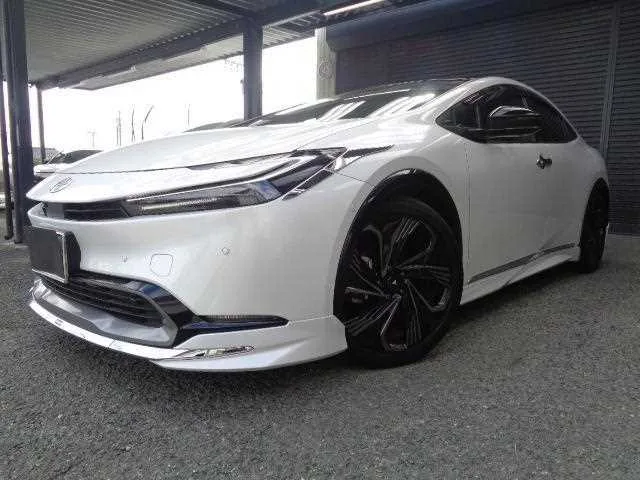 Toyota Prius 2023 — фото 1, купить с доставкой в Москву