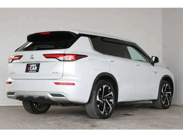 Mitsubishi Outlander 2022 — миниатюра 2