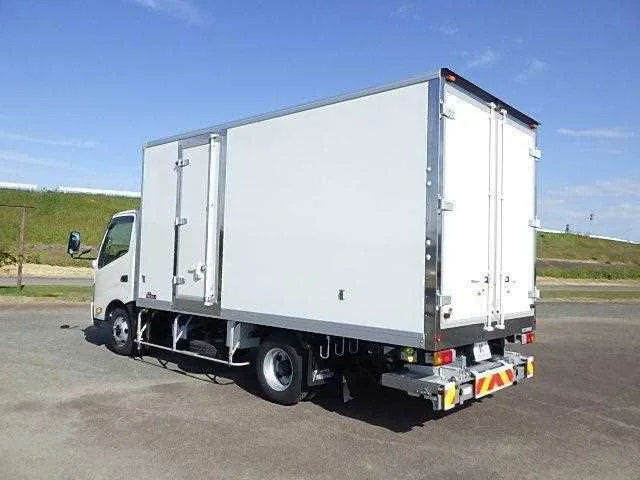 Hino Dutro 2024 — миниатюра 3