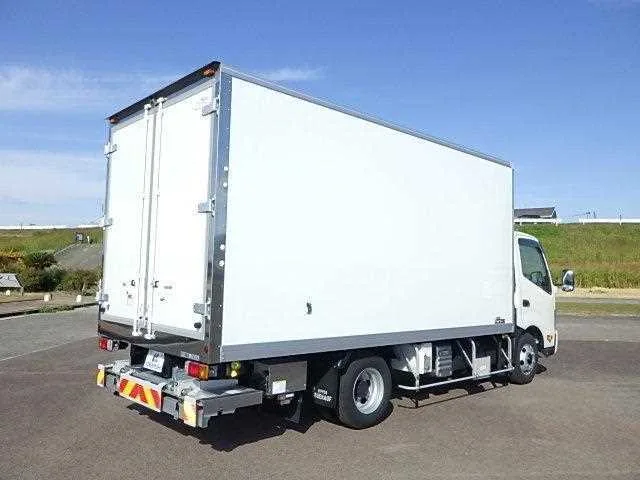 Hino Dutro 2024 — миниатюра 4