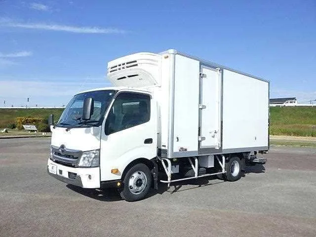 Hino Dutro 2024 — фото 1, купить с доставкой в Москву