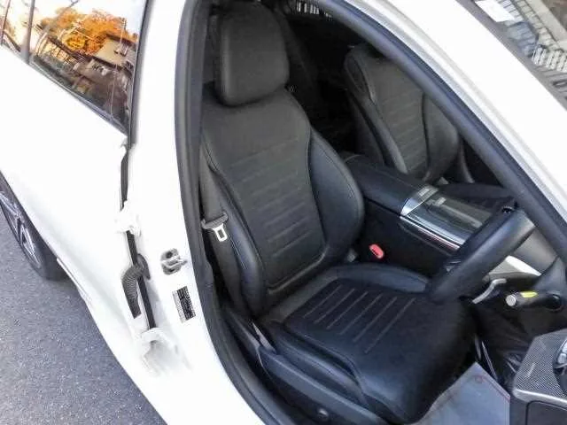 Mercedes-Benz C-Class 2023 — миниатюра 3