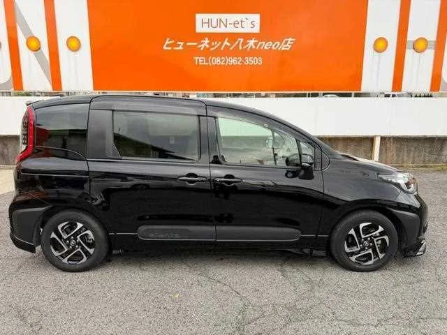 Toyota Sienta 2022 — миниатюра 2