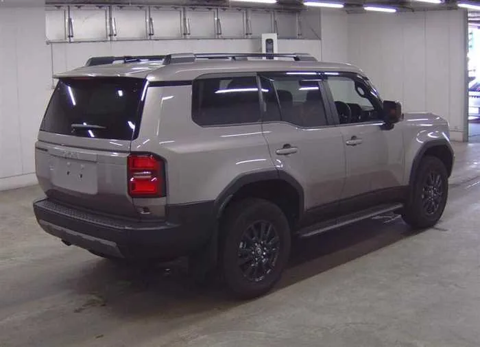 Toyota Land Cruiser Prado 250 VX SUNROOF 7-SEATS 2025 — миниатюра 4