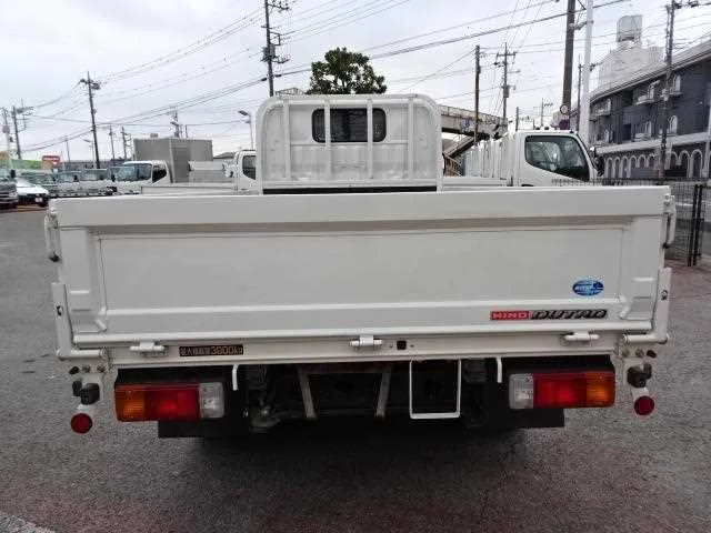 Hino Dutro 2023 — миниатюра 2
