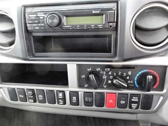 Hino Dutro 2023 — миниатюра 5