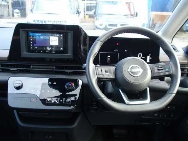 Nissan Serena 2025 — миниатюра 2