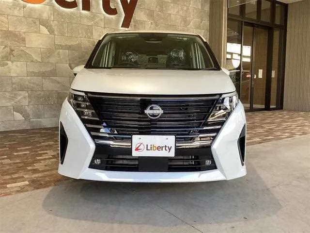Nissan Serena 2025 — миниатюра 2