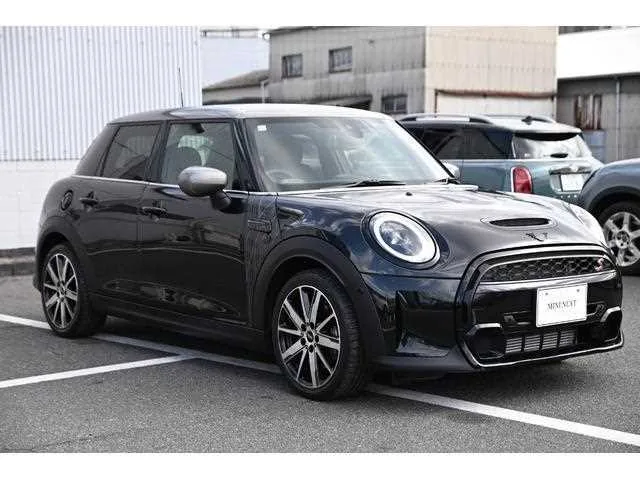BMW MINI 2023 — миниатюра 5