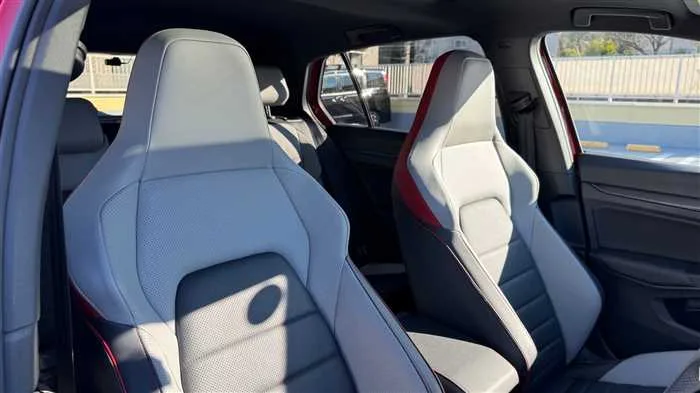 Volkswagen Golf 2022 — миниатюра 3